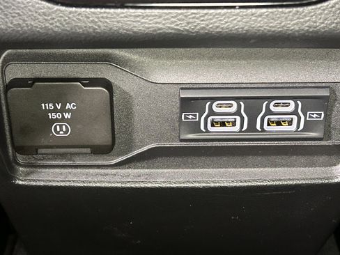 Certified 2025 Jeep Grand Cherokee Altitude AWD/4WD image 36