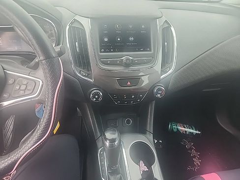 Used 2019 Chevrolet Cruze Sedan FWD image 23