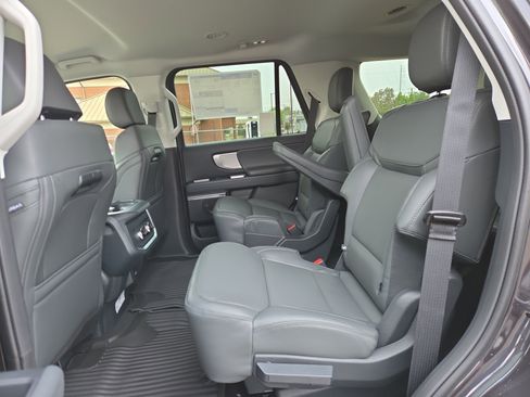 New 2026 Ford Expedition Active image 7