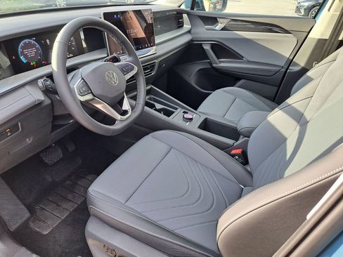 New 2026 Volkswagen Tiguan SE image 8