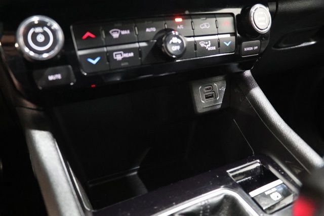 Used 2025 Jeep Compass Latitude w/ Sun & Sound Group AWD/4WD image 28