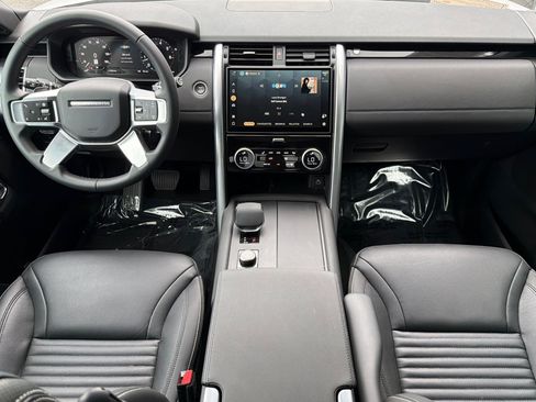 Used 2025 Land Rover Discovery S AWD/4WD image 16