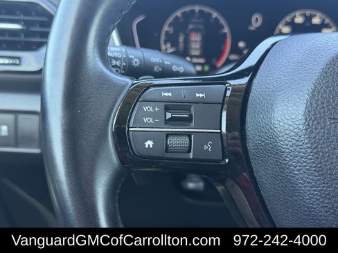 Used 2025 Honda Pilot Touring image 14