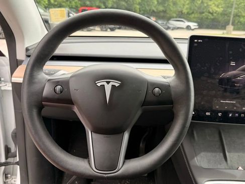 Used 2024 Tesla Model Y Long Range AWD/4WD image 8