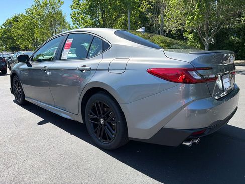Used 2026 Toyota Camry Hybrid FWD image 5
