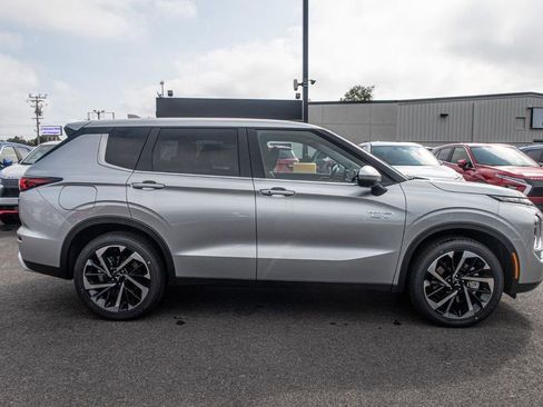New 2024 Mitsubishi Outlander 4WD Plug-In Hybrid image 9