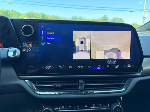Used 2024 Chevrolet Equinox EV RS FWD image 32