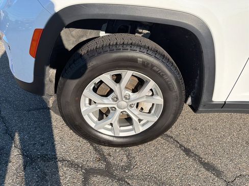Certified 2023 Jeep Grand Cherokee Limited image 28