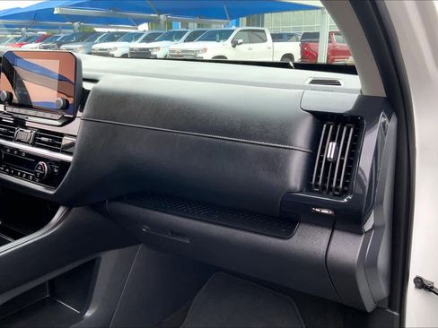 Used 2024 Nissan Pathfinder SV FWD image 19