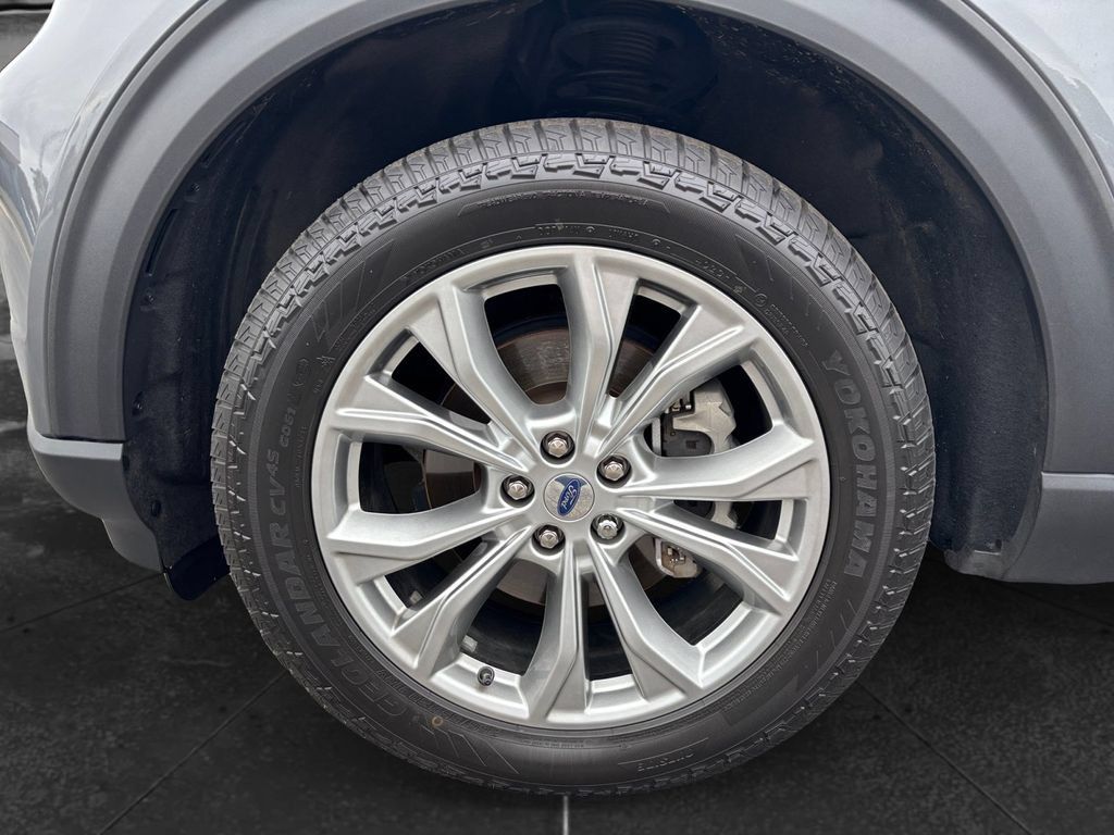 Used 2021 Ford Explorer Limited w/ Equipment Group 301A AWD/4WD image 15