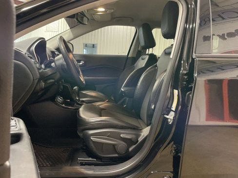 Used 2021 Jeep Compass Latitude FWD image 14