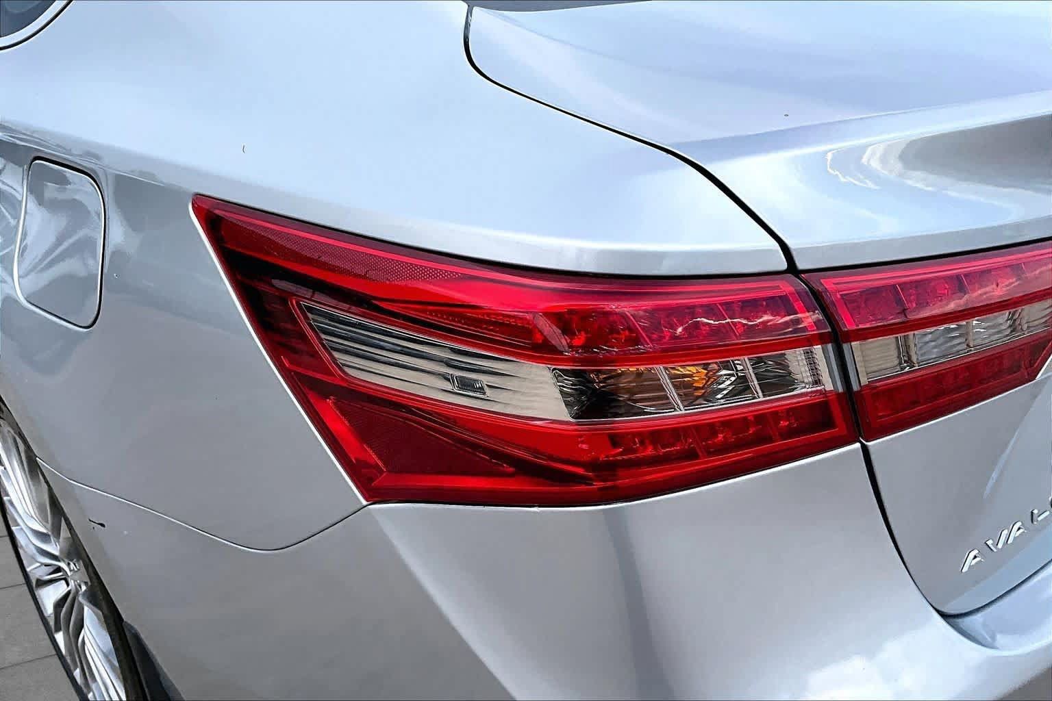Used 2016 Toyota Avalon Limited w/ Toyota Safety Sense Package FWD image 29