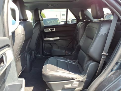 Used 2024 Ford Explorer XLT w/ Equipment Group 202A AWD/4WD image 9