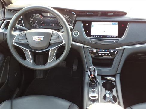 Used 2025 Cadillac XT5 Premium Luxury image 9