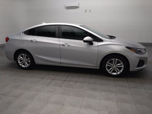 Used 2019 Chevrolet Cruze LT w/ Convenience Package FWD image 11