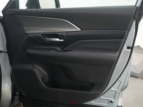 Used 2025 Toyota Grand Highlander AWD image 13