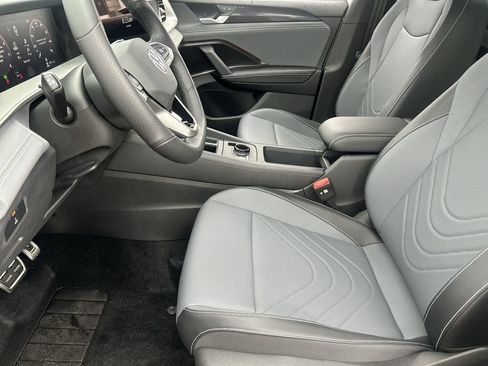 New 2026 Volkswagen Tiguan SE R-Line AWD/4WD image 15