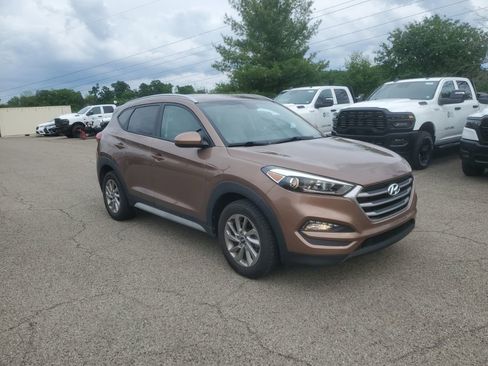 Used 2017 Hyundai Tucson SE AWD/4WD image 1