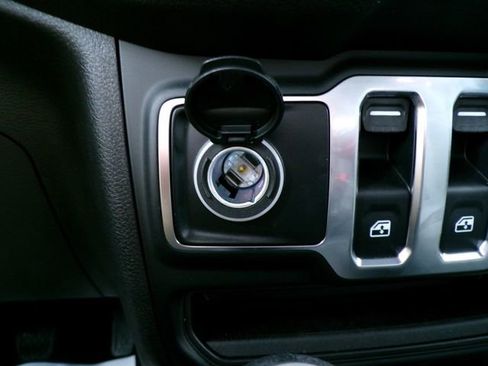 Used 2025 Jeep Wrangler Sport S image 23