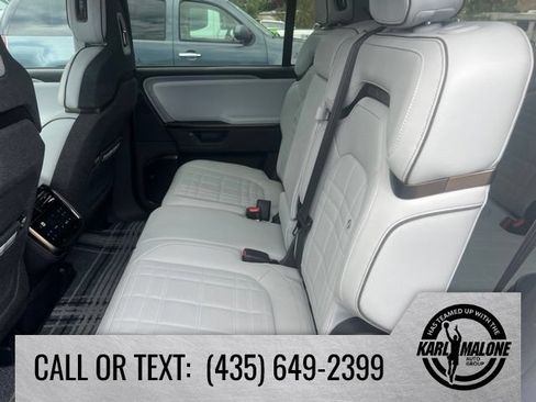 Used 2025 Rivian R1S Premium AWD/4WD image 5