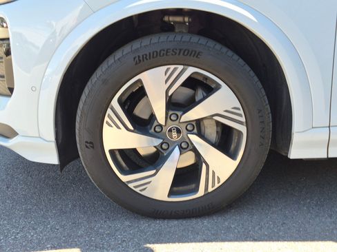 Used 2025 Audi Q6 e-tron Premium Plus w/ Premium Plus AWD/4WD image 11