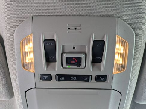 Used 2023 Toyota Highlander XLE image 14