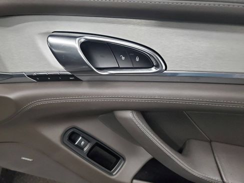 Used 2014 Porsche Panamera S image 16