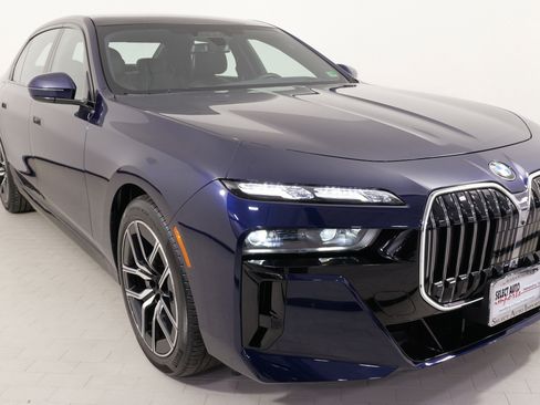 Used 2023 BMW 760i xDrive w/ Executive Package image 6
