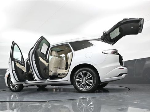 Used 2024 Buick Enclave Avenir w/ Avenir Technology Package AWD/4WD image 57
