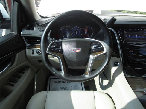 Used 2018 Cadillac Escalade Premium Luxury AWD/4WD image 10
