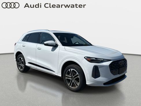 Used 2025 Audi Q5 Premium w/ Convenience Package image 4