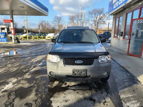 Used 2005 Ford Escape XLT image 2
