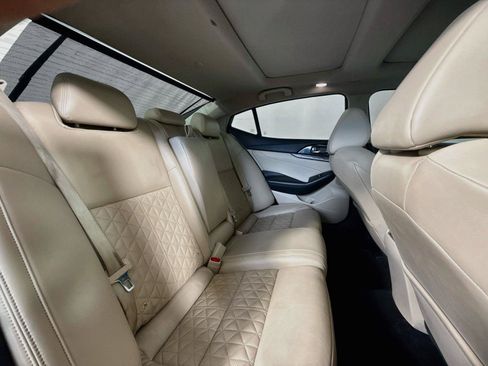 Used 2017 Nissan Maxima Platinum w/ Medallion Package FWD image 10