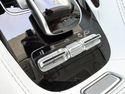 Used 2022 Mercedes-Benz Maybach GLS 600 4MATIC image 22