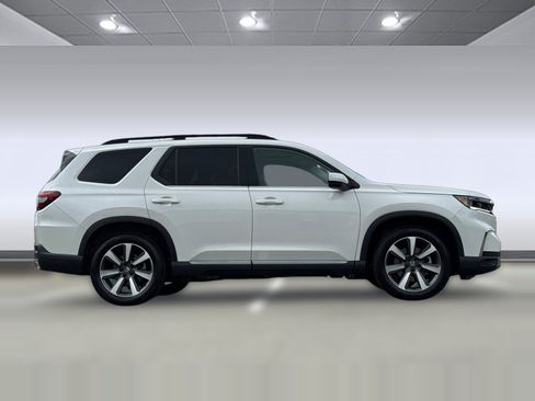 Certified 2023 Honda Pilot Touring image 7