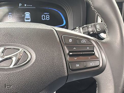 Used 2025 Hyundai Venue SEL image 22