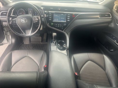 Used 2018 Toyota Camry SE image 12