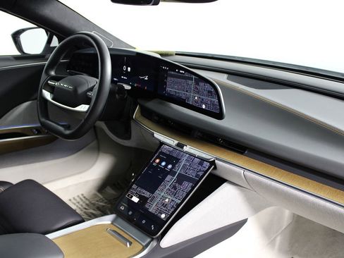 Used 2023 Lucid Air Touring image 12