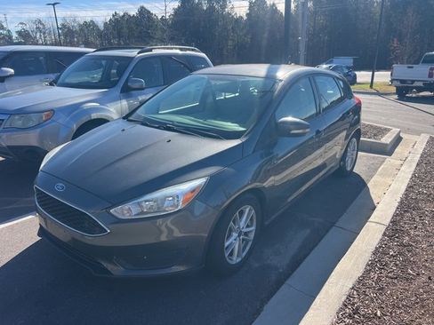 Used 2017 Ford Focus SE image 1