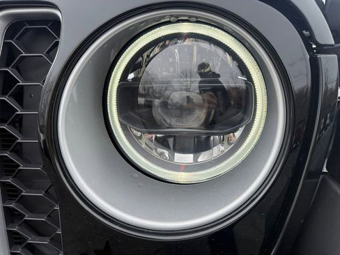 Certified 2023 Jeep Gladiator Overland w/ LED Lighting Group image 22