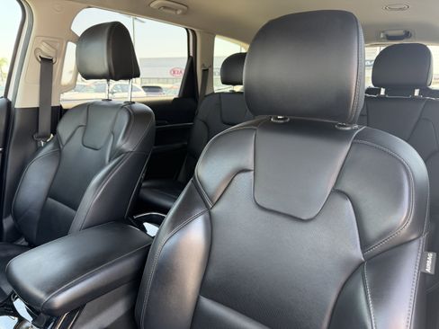Certified 2024 Kia Telluride LX FWD image 16