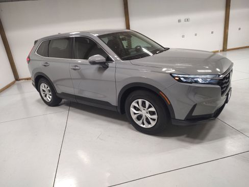 Used 2024 Honda CR-V LX image 2