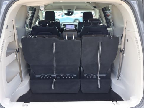 Used 2023 Chrysler Pacifica Touring-L FWD image 29