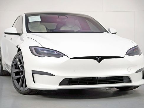 Used 2021 Tesla Model S Plaid image 4