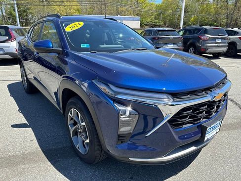 Used 2024 Chevrolet Trax LT w/ LT Convenience Package FWD image 9