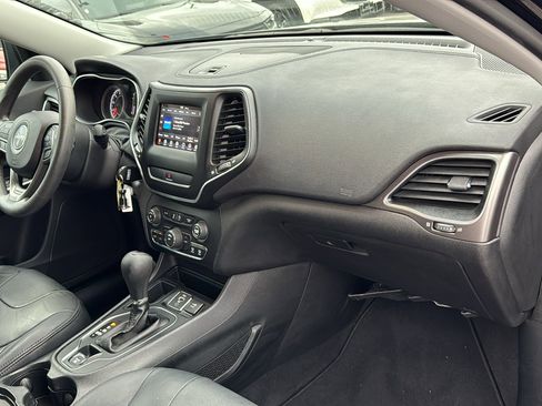Used 2019 Jeep Cherokee Latitude w/ Popular Appearance Group image 24
