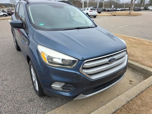 Used 2018 Ford Escape SE image 3