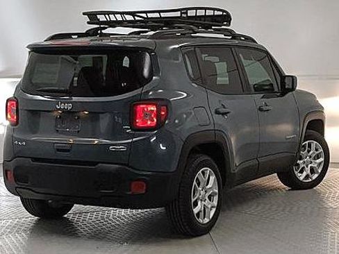 Used 2018 Jeep Renegade Latitude w/ Popular Equipment Group image 3