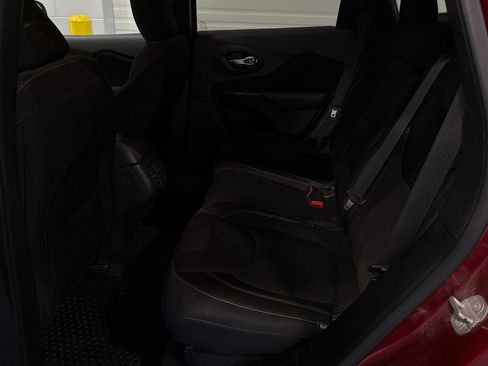 Used 2015 Jeep Cherokee Latitude w/ Cold Weather Group AWD/4WD image 10