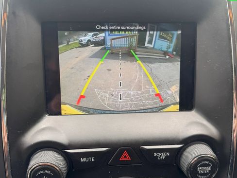Used 2018 Dodge Durango SXT w/ 3rd Row Seating Group RWD image 19